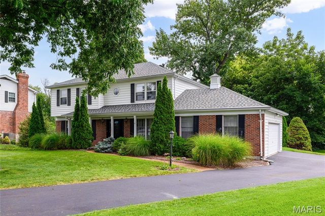 8874 Woodpark Drive, Sunset Hills, MO 63127