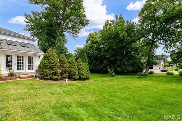 8874 Woodpark Drive, Sunset Hills, MO 63127