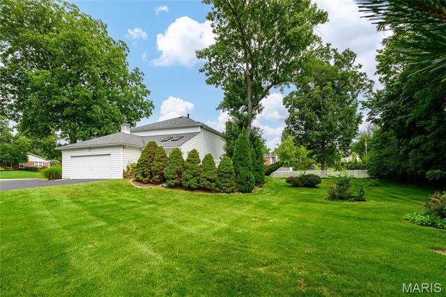 8874 Woodpark Drive, Sunset Hills, MO 63127