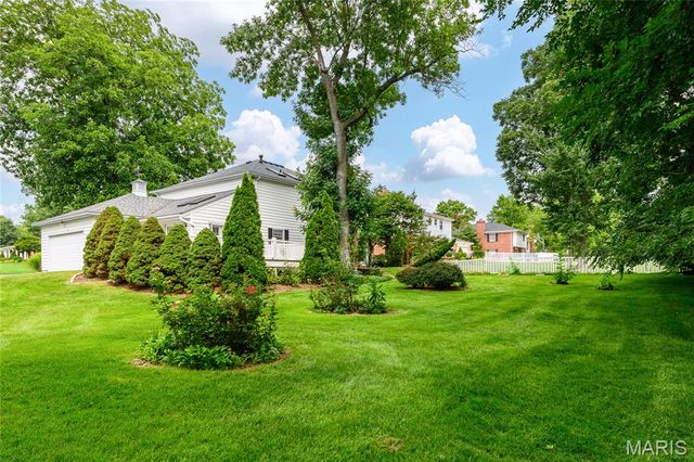 8874 Woodpark Drive, Sunset Hills, MO 63127