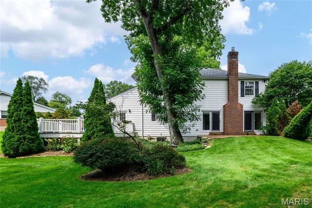 8874 Woodpark Drive, Sunset Hills, MO 63127
