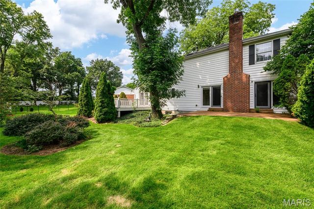 8874 Woodpark Drive, Sunset Hills, MO 63127