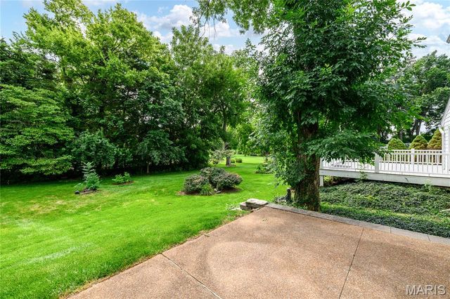8874 Woodpark Drive, Sunset Hills, MO 63127
