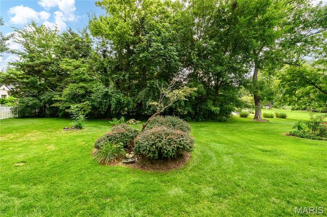 8874 Woodpark Drive, Sunset Hills, MO 63127