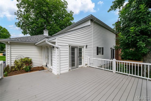 8874 Woodpark Drive, Sunset Hills, MO 63127