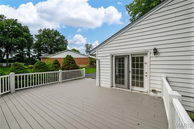 8874 Woodpark Drive, Sunset Hills, MO 63127