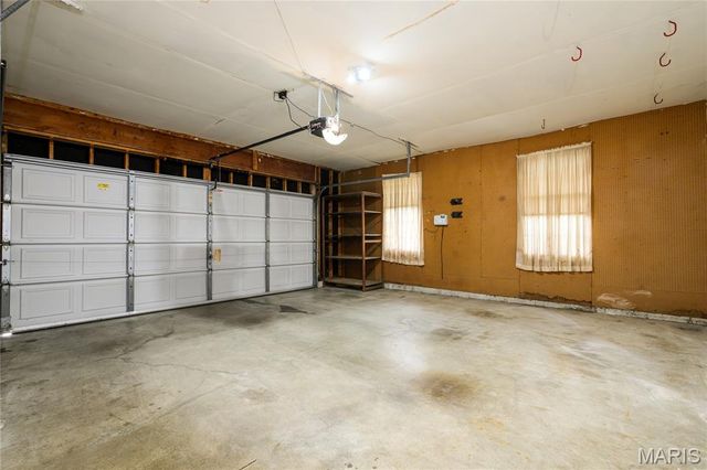 8874 Woodpark Drive, Sunset Hills, MO 63127
