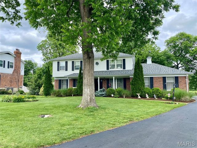 8874 Woodpark Drive, Sunset Hills, MO 63127