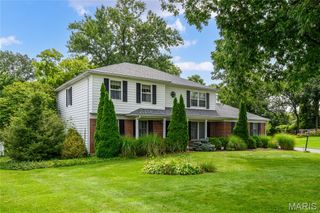 8874 Woodpark Drive, Sunset Hills, MO 63127