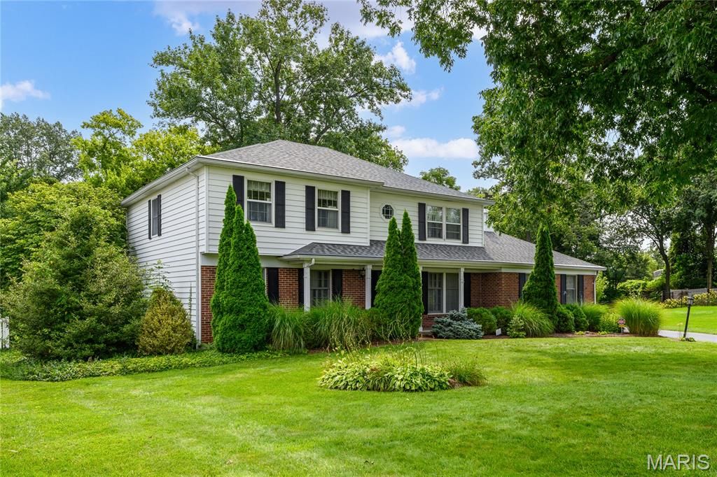 8874 Woodpark Drive, Sunset Hills, MO 63127