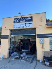 1379 S Main Street, Akron, OH 44301