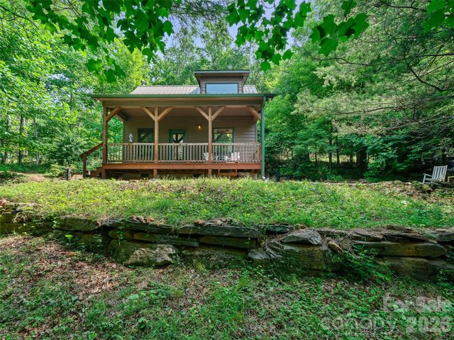 262 Little Pond Drive, Burnsville, NC 28714