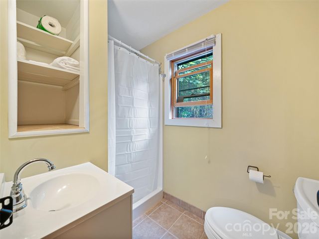 262 Little Pond Drive, Burnsville, NC 28714