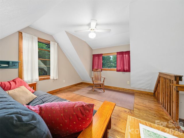 262 Little Pond Drive, Burnsville, NC 28714