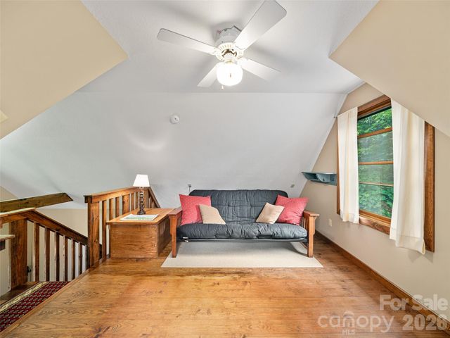 262 Little Pond Drive, Burnsville, NC 28714