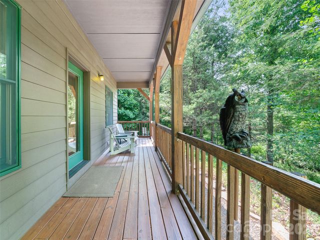 262 Little Pond Drive, Burnsville, NC 28714