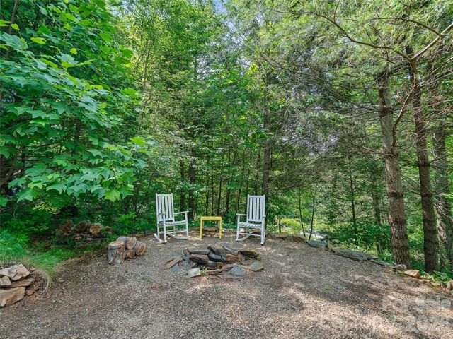 262 Little Pond Drive, Burnsville, NC 28714