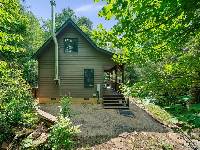 262 Little Pond Drive, Burnsville, NC 28714