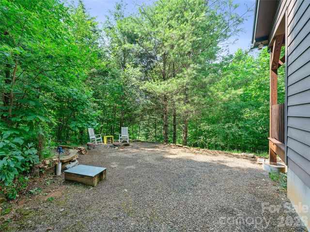 262 Little Pond Drive, Burnsville, NC 28714