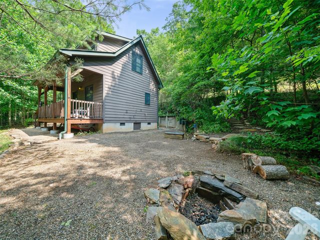 262 Little Pond Drive, Burnsville, NC 28714