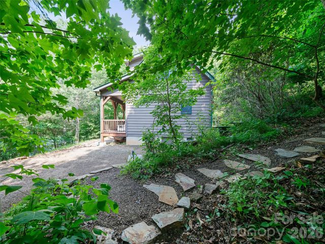 262 Little Pond Drive, Burnsville, NC 28714