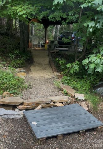 262 Little Pond Drive, Burnsville, NC 28714