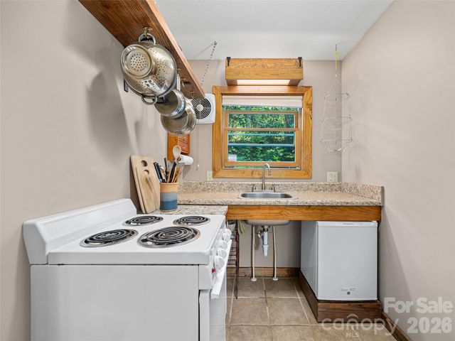 262 Little Pond Drive, Burnsville, NC 28714