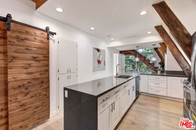 3237 Kelton Avenue, Los Angeles, CA 90034