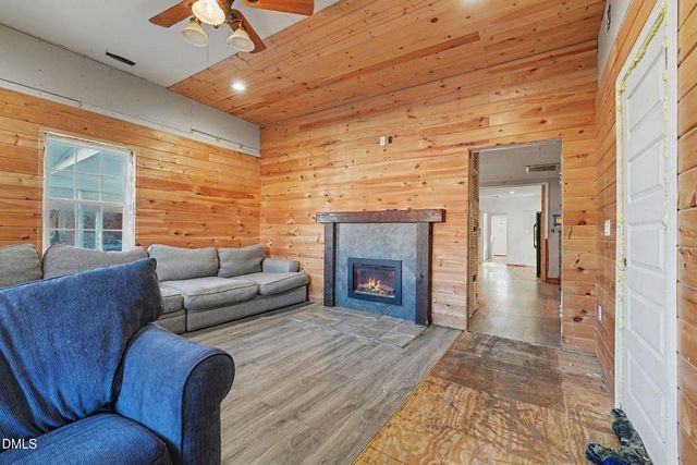 213 W Parrish Drive, Benson, NC 27504