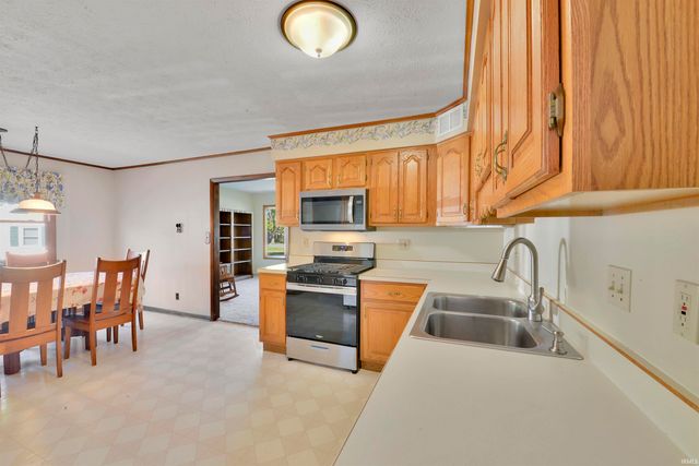 24 Prairie Court, Lafayette, IN 47904