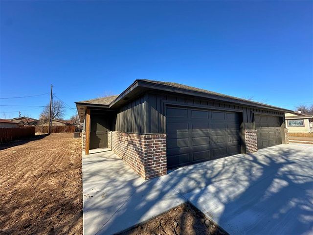 1402 S Jensen Avenue, El Reno, OK 73036