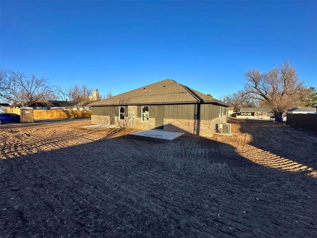 1402 S Jensen Avenue, El Reno, OK 73036