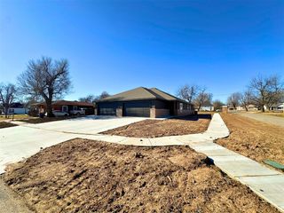 1402 S Jensen Avenue, El Reno, OK 73036
