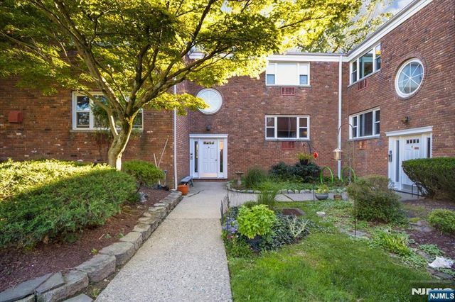 300 Claremont D1, Verona, NJ 07044