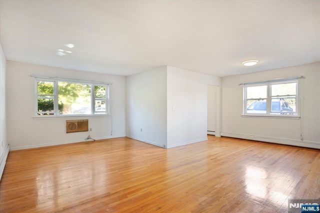 300 Claremont D1, Verona, NJ 07044