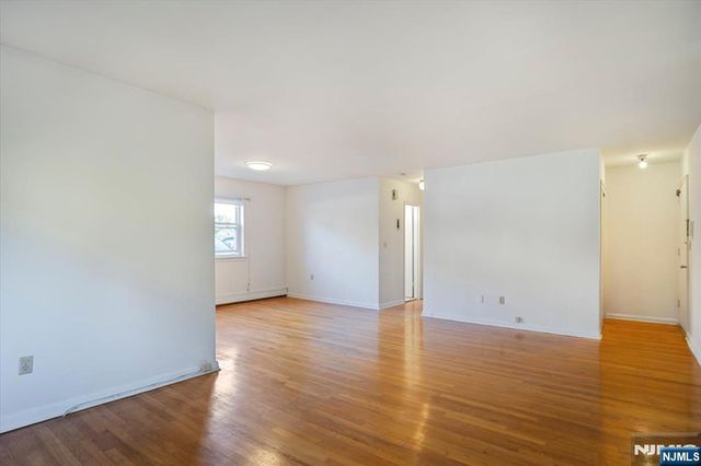 300 Claremont D1, Verona, NJ 07044