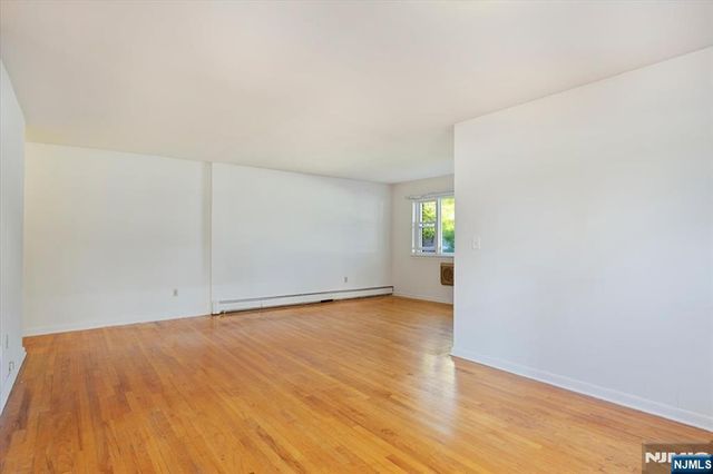 300 Claremont D1, Verona, NJ 07044