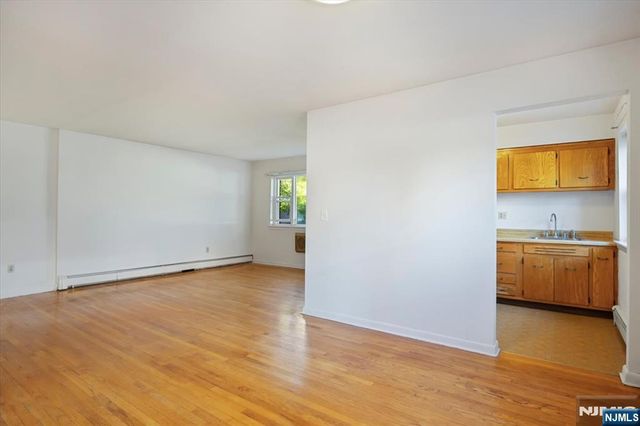 300 Claremont D1, Verona, NJ 07044