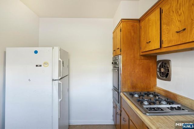 300 Claremont D1, Verona, NJ 07044