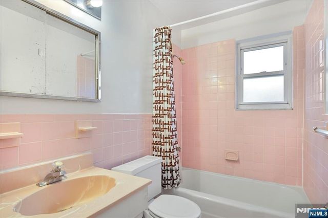 300 Claremont D1, Verona, NJ 07044