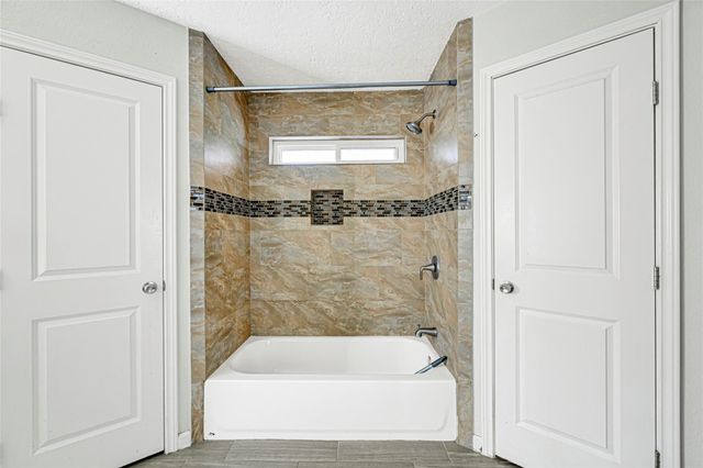 5343 Royal Parkway, Friendswood, TX 77546