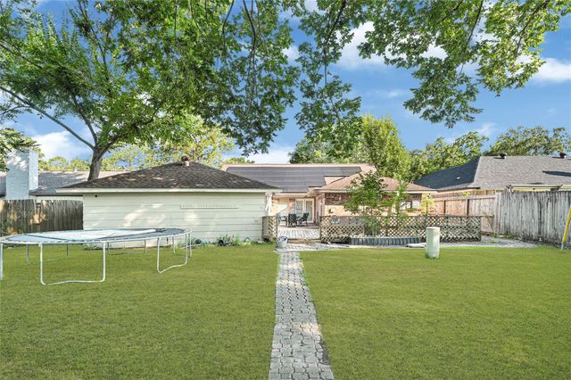 5343 Royal Parkway, Friendswood, TX 77546