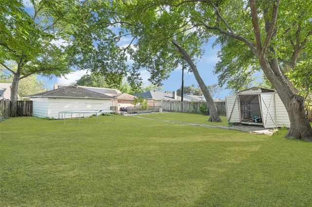 5343 Royal Parkway, Friendswood, TX 77546