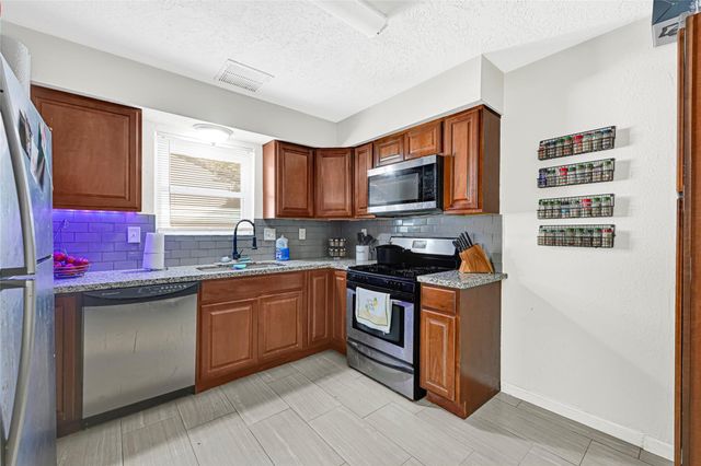 5343 Royal Parkway, Friendswood, TX 77546