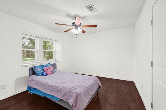 5343 Royal Parkway, Friendswood, TX 77546