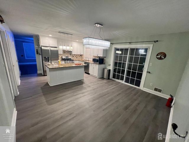 31 Parkerson Rd, Edison, NJ 08817