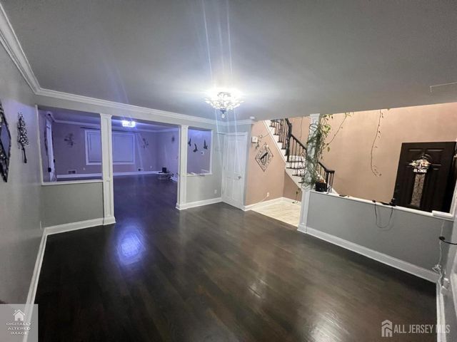 31 Parkerson Rd, Edison, NJ 08817
