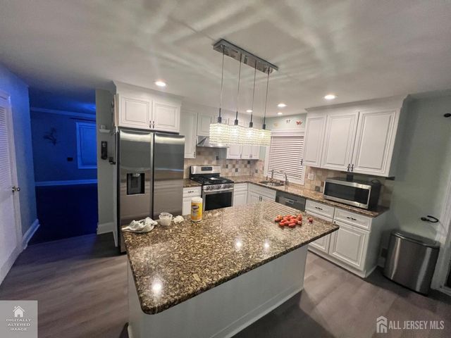 31 Parkerson Rd, Edison, NJ 08817