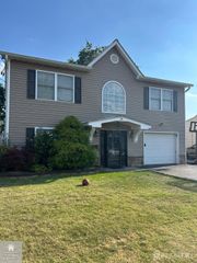 31 Parkerson Rd, Edison, NJ 08817
