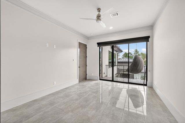 14 Kingscote Way, The Woodlands, TX 77382